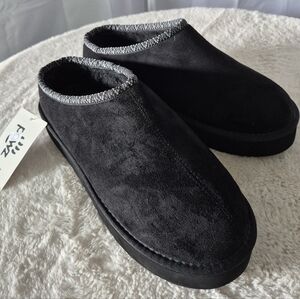 NWT Pawz Black Platform Microsuede Clog Slippers with Faux Fur Lining Sz 11